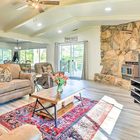 Sherwood Forest Cabin With Deck And Fire Pit!